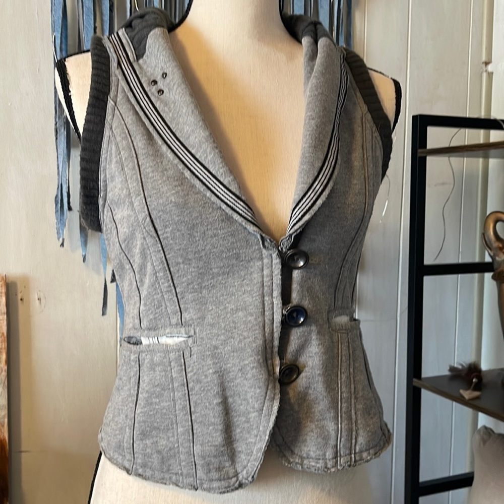 Free People cotton vest Sz S Grey cute embellishments